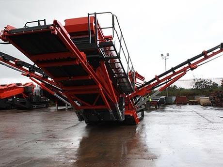 看移動粉碎機(jī)如何將磚渣變廢為寶（現(xiàn)場視頻）