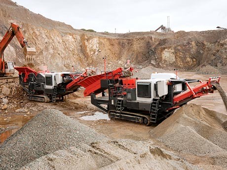 20-60cm的膨潤土制成0.5-5mm的顆粒粉末用什么機(jī)器加工，一小時(shí)20噸就行！