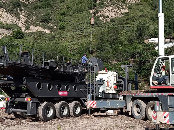 大型移動式石子粉碎機(jī)設(shè)備種類、型號及配置詳解