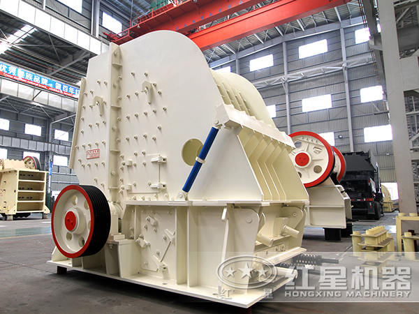 反擊式破碎機側(cè)面圖