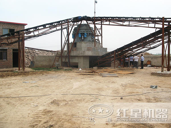 圓錐破碎機(jī)現(xiàn)場圖