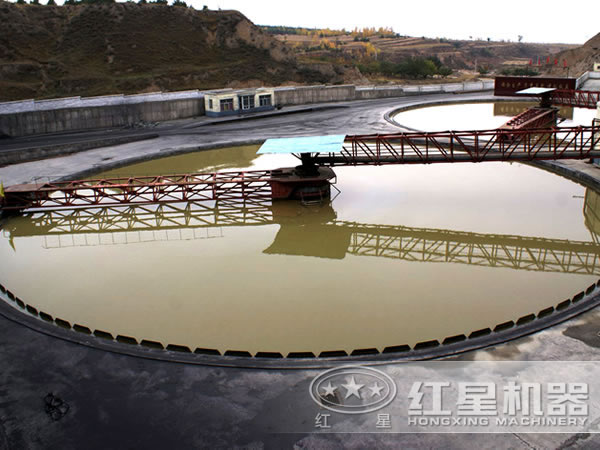 濃縮機(jī)作業(yè)現(xiàn)場(chǎng)