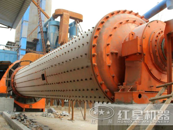 溢流型球磨機現(xiàn)場