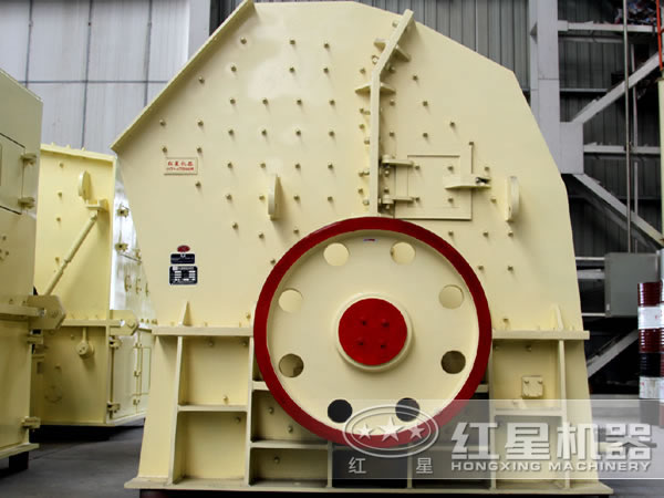 錘式破碎機側(cè)面圖