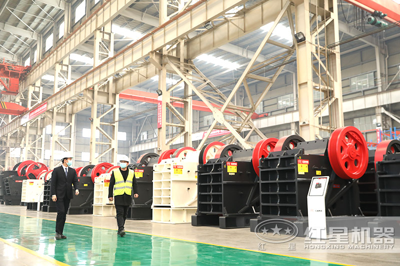 客戶實(shí)地考察紅星機(jī)器廠家46破碎機(jī)