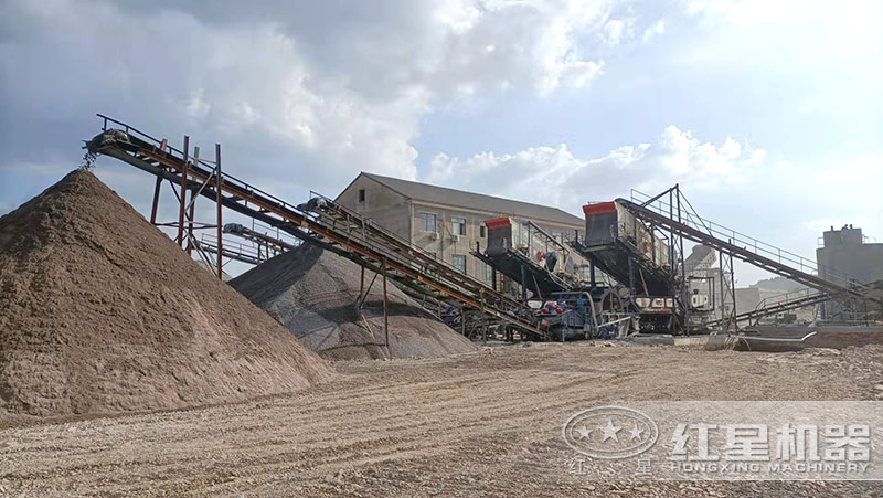 砂石生產線現(xiàn)場-小型移動打制砂一體機