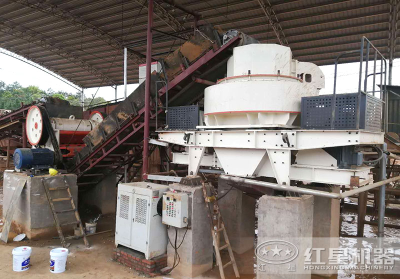 花崗巖制砂用什么設(shè)備好？全套打花崗巖的石子機器設(shè)備多少錢？