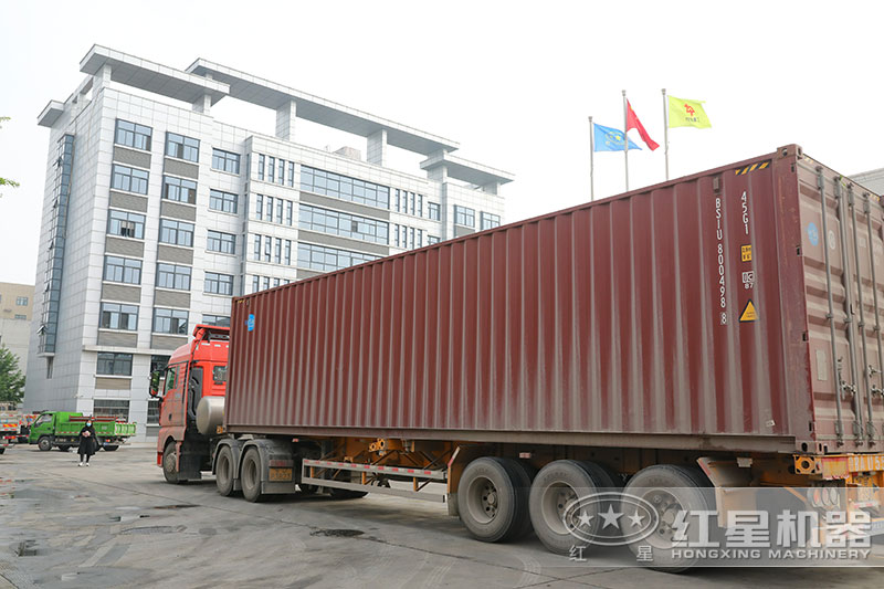 紅星機器800錘破集裝箱發(fā)貨現場