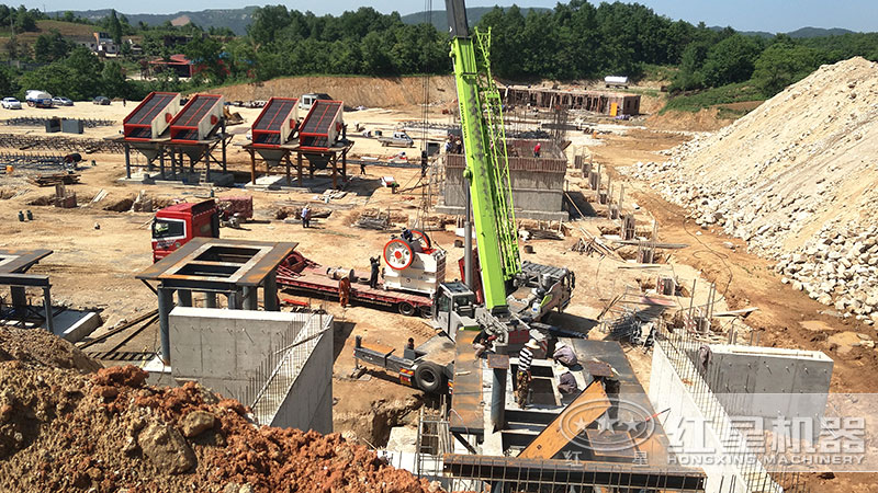 配置一條時產(chǎn)量300噸石灰石干法制砂生產(chǎn)線價格多少？附環(huán)保制沙方案