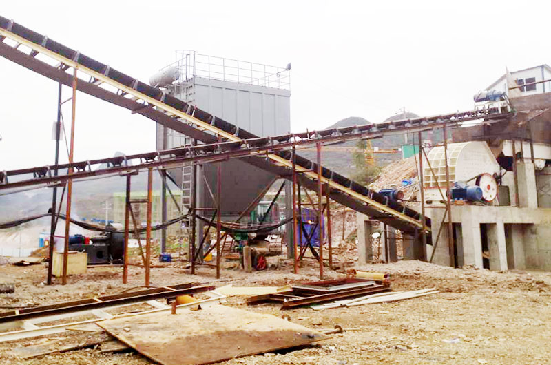 南陽1615重錘式破碎機(jī)現(xiàn)場