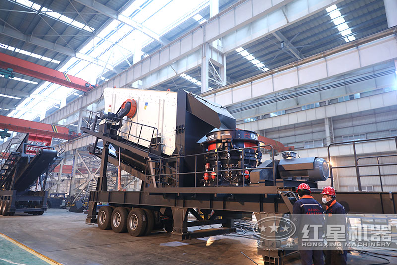 小型移動(dòng)磚渣粉碎機(jī)車(chē)間實(shí)拍