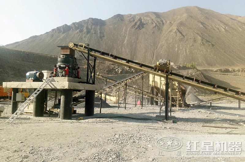 石頭破碎機(jī)現(xiàn)場(chǎng)