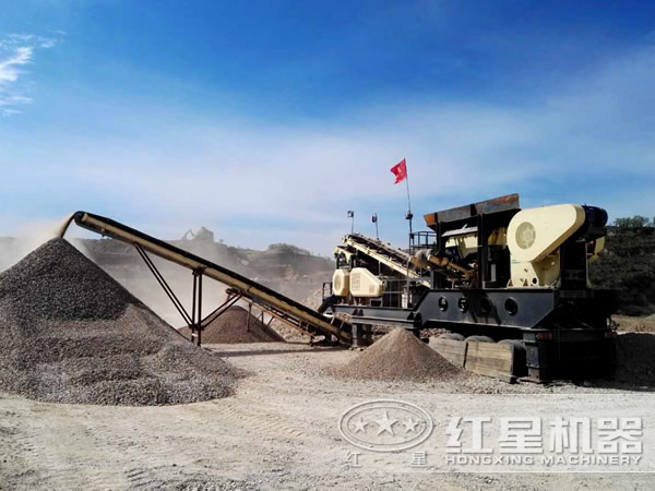 大型移動破碎機作業(yè)現場