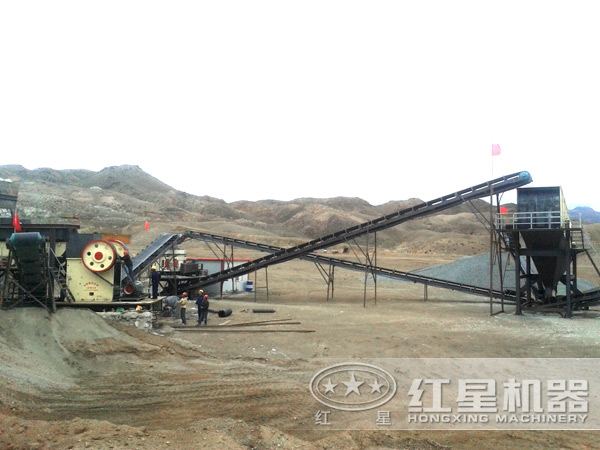 石墨鄂式破碎機(jī)機(jī)作業(yè)現(xiàn)場(chǎng)