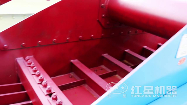 振動(dòng)給料機(jī)的實(shí)拍3