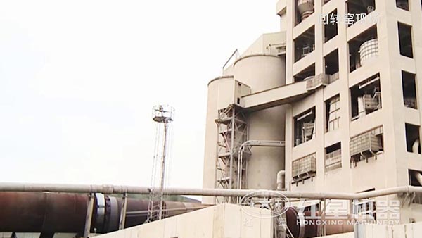 回轉(zhuǎn)窯工作現(xiàn)場(chǎng)圖