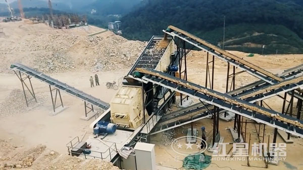 移動破碎站物料現(xiàn)場