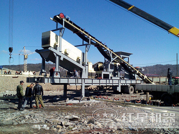 建筑垃圾移動粉碎機現(xiàn)場實拍