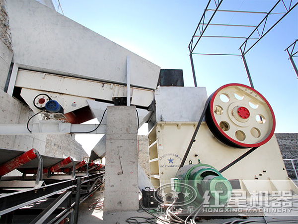 顎式破碎機(jī)現(xiàn)場實拍