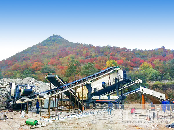 移動破碎機(jī)現(xiàn)場實(shí)拍