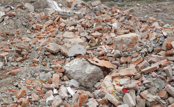 建筑垃圾處理設(shè)備：移動(dòng)破碎站、顎式破碎機(jī)價(jià)格