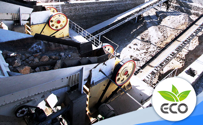 環(huán)保節(jié)能型顎式破碎機生產(chǎn)現(xiàn)場