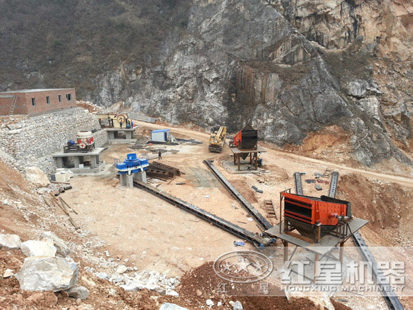 時產(chǎn)200噸石料制砂生產(chǎn)線現(xiàn)場