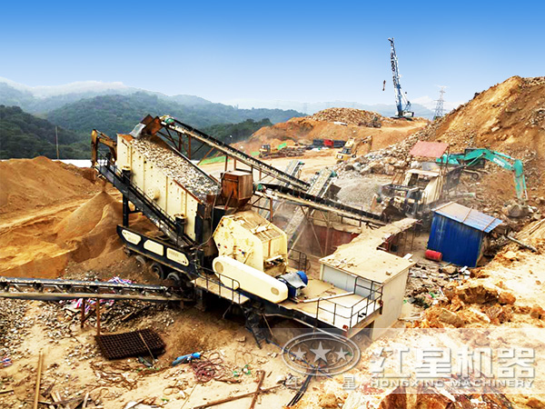 移動(dòng)破石機(jī)械現(xiàn)場(chǎng)