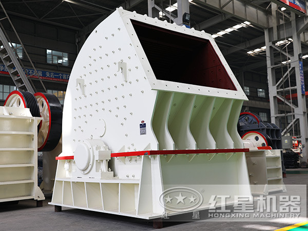 重錘破碎機(jī)生產(chǎn)車間