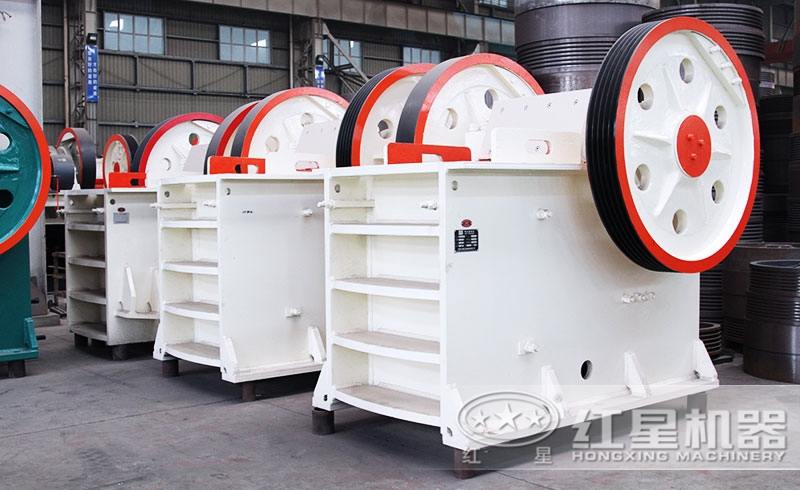 石灰?guī)r顎式破碎機車間圖