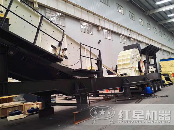 移動(dòng)破碎石子機(jī)車間
