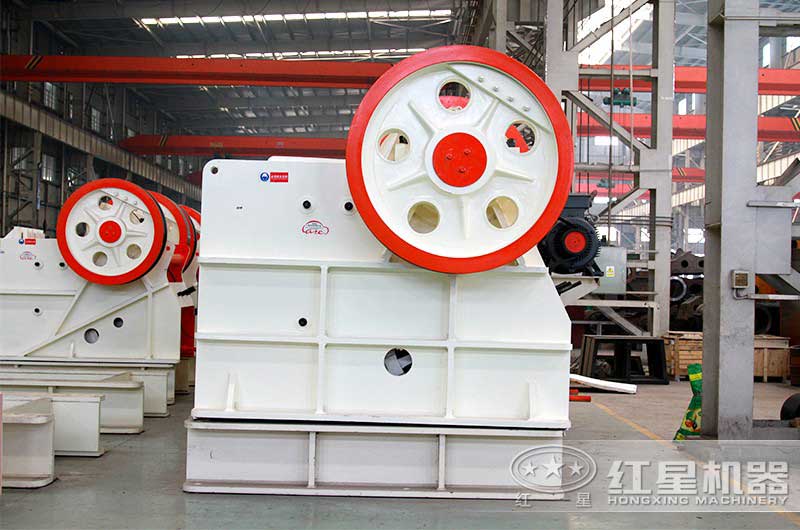 褐煤顎式破碎機(jī)廠區(qū)實拍