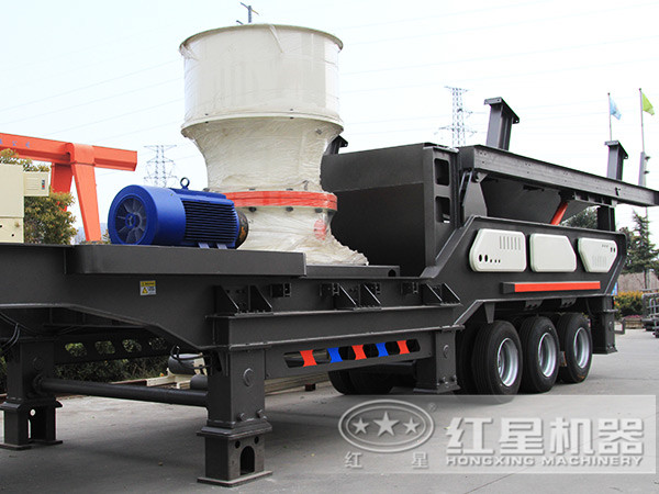 移動破碎機(jī)，搭載圓錐破碎機(jī)