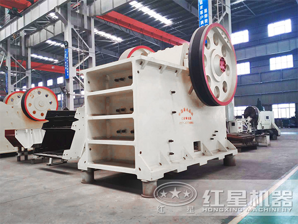 顎式破碎機(jī)車間實(shí)拍