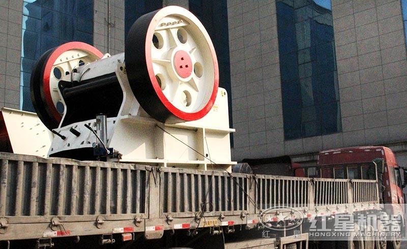 顎式破碎機發(fā)貨進行中