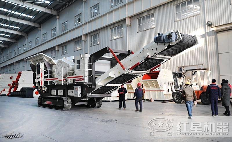 紅星生產(chǎn)車間的履帶式移動(dòng)碎石機(jī)