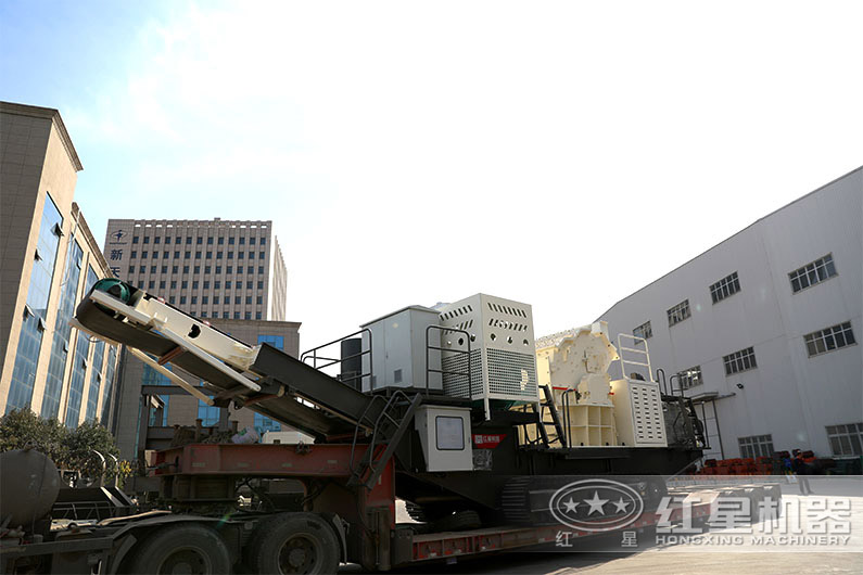 汽車流動碎石機發(fā)貨中