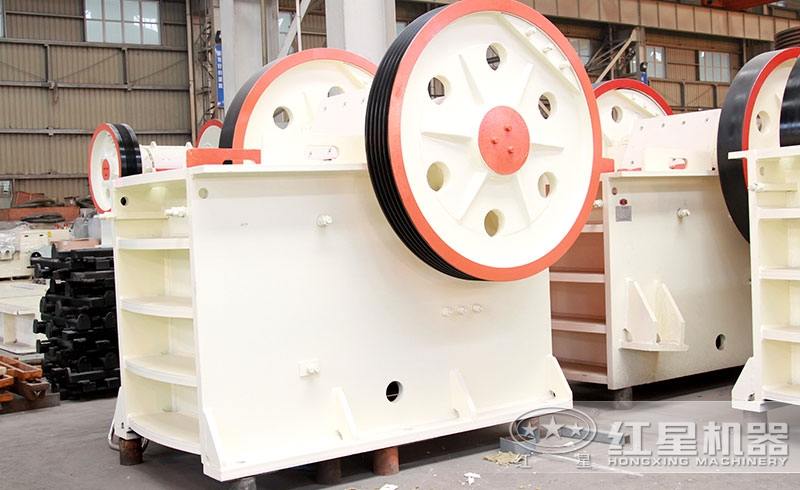 顎式破碎機(jī)車(chē)間實(shí)拍