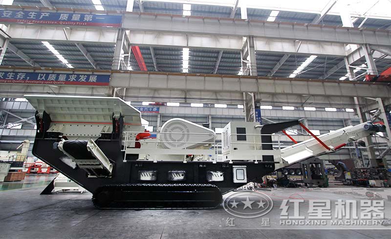 履帶移動(dòng)破碎機(jī)車間實(shí)拍