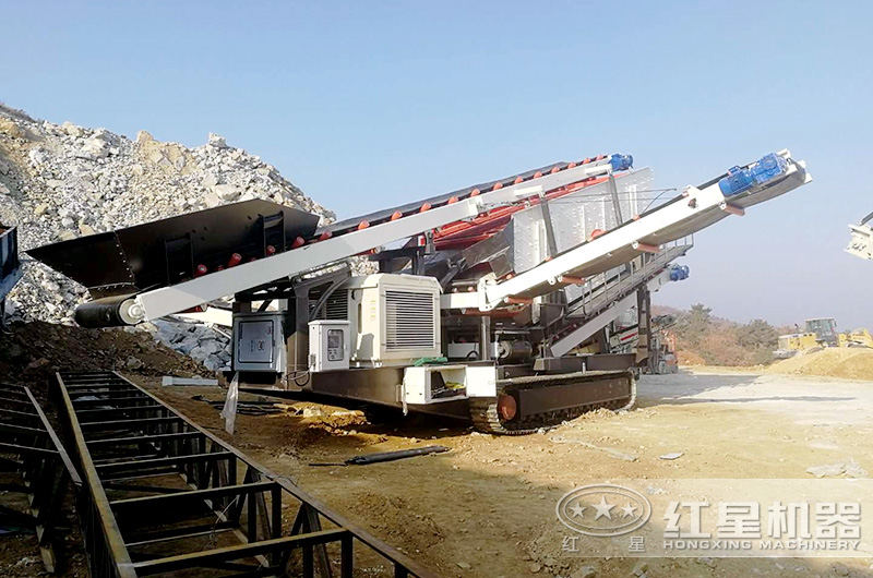 履帶?？糠€(wěn)穩(wěn)當(dāng)當(dāng)