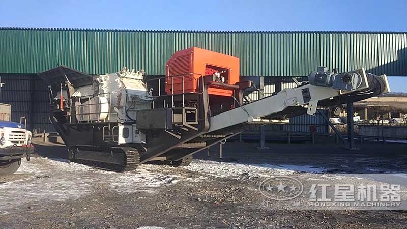 俄羅斯履帶式移動(dòng)反擊破作業(yè)現(xiàn)場(chǎng)