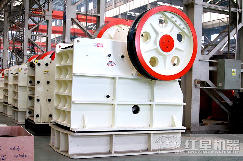 顎式破碎機生產(chǎn)車間