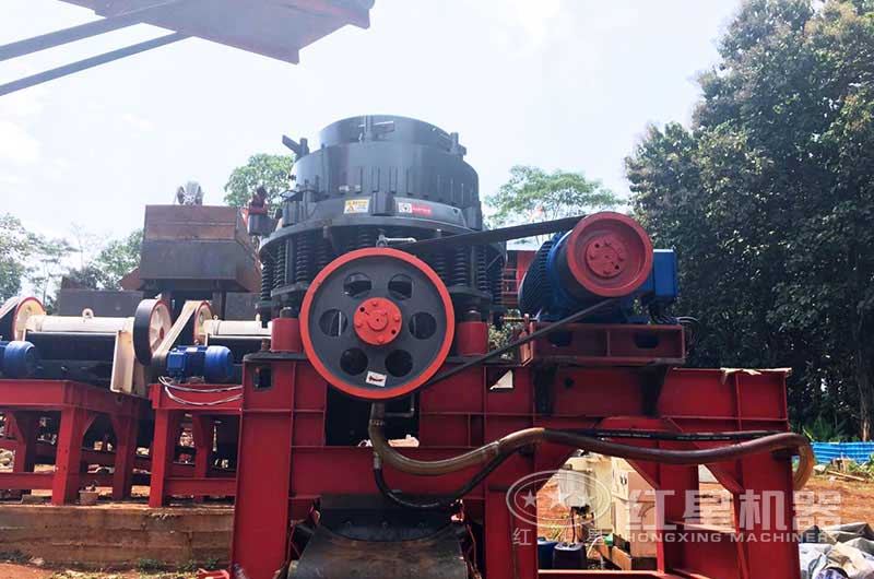 印尼河石破碎生產(chǎn)線復(fù)合型圓錐破碎機