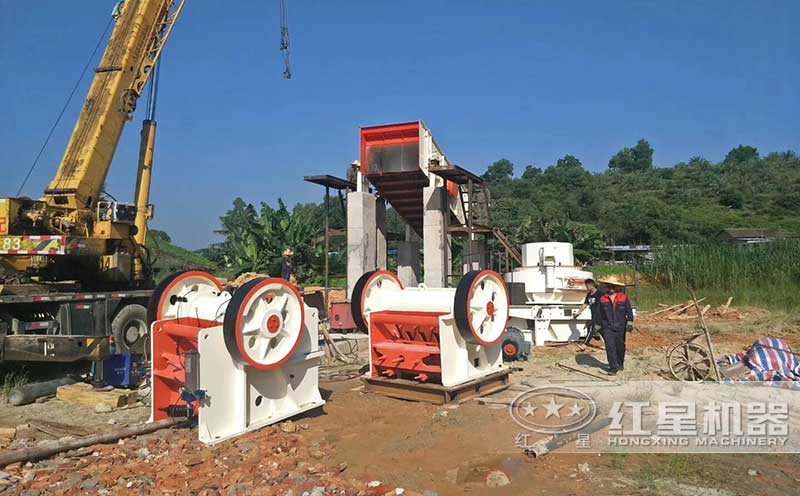 石料碎沙生產(chǎn)線安裝現(xiàn)場