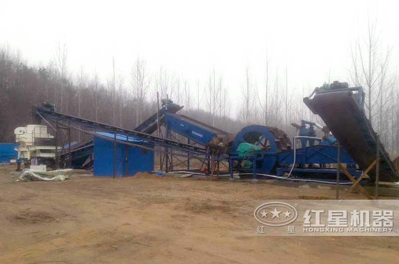 四槽大型水洗沙機與制砂機搭配使用現(xiàn)場