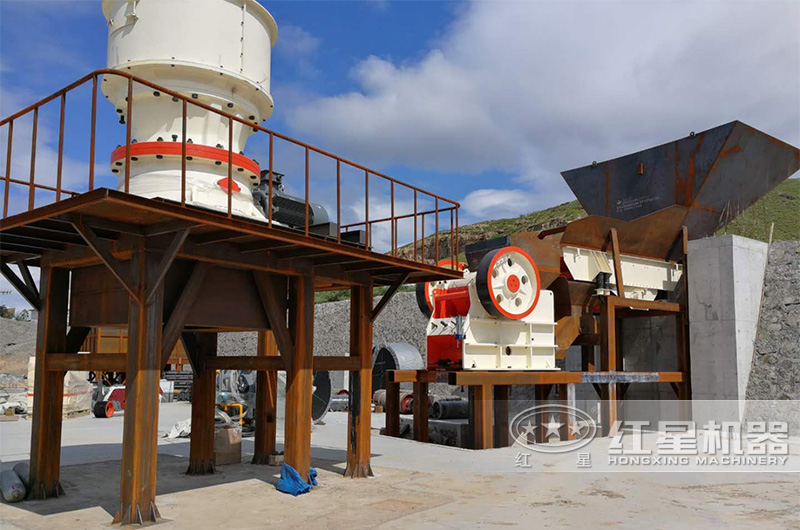 石料生產(chǎn)線設(shè)備安裝現(xiàn)場