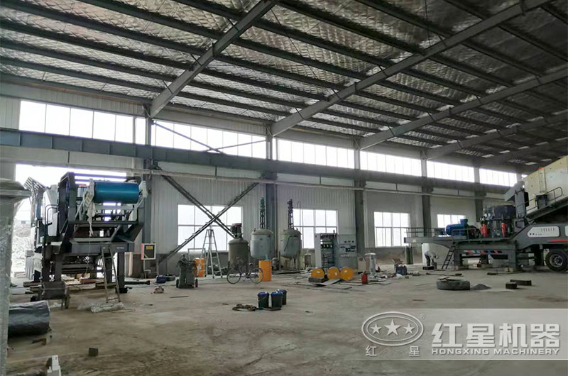紅星承建的小型移動碎石加工現(xiàn)場