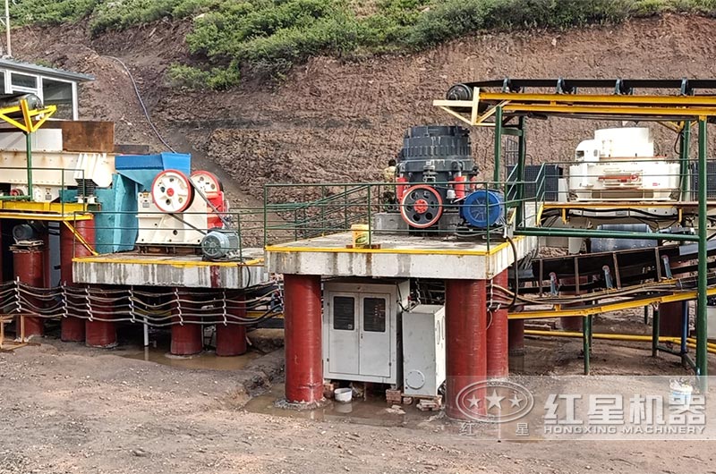 1750圓錐破碎機(jī)現(xiàn)場