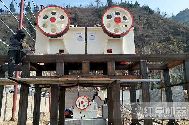 鄂破碎機生產12石子現(xiàn)場圖