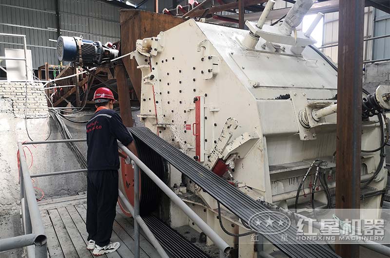 渦旋強(qiáng)力反擊式破碎機(jī)現(xiàn)場(chǎng)